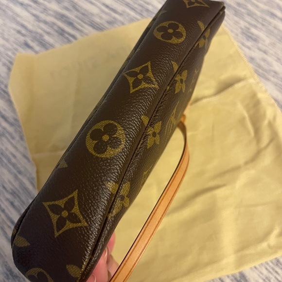 Louis Vuitton Pochette - Picture 7 of 11